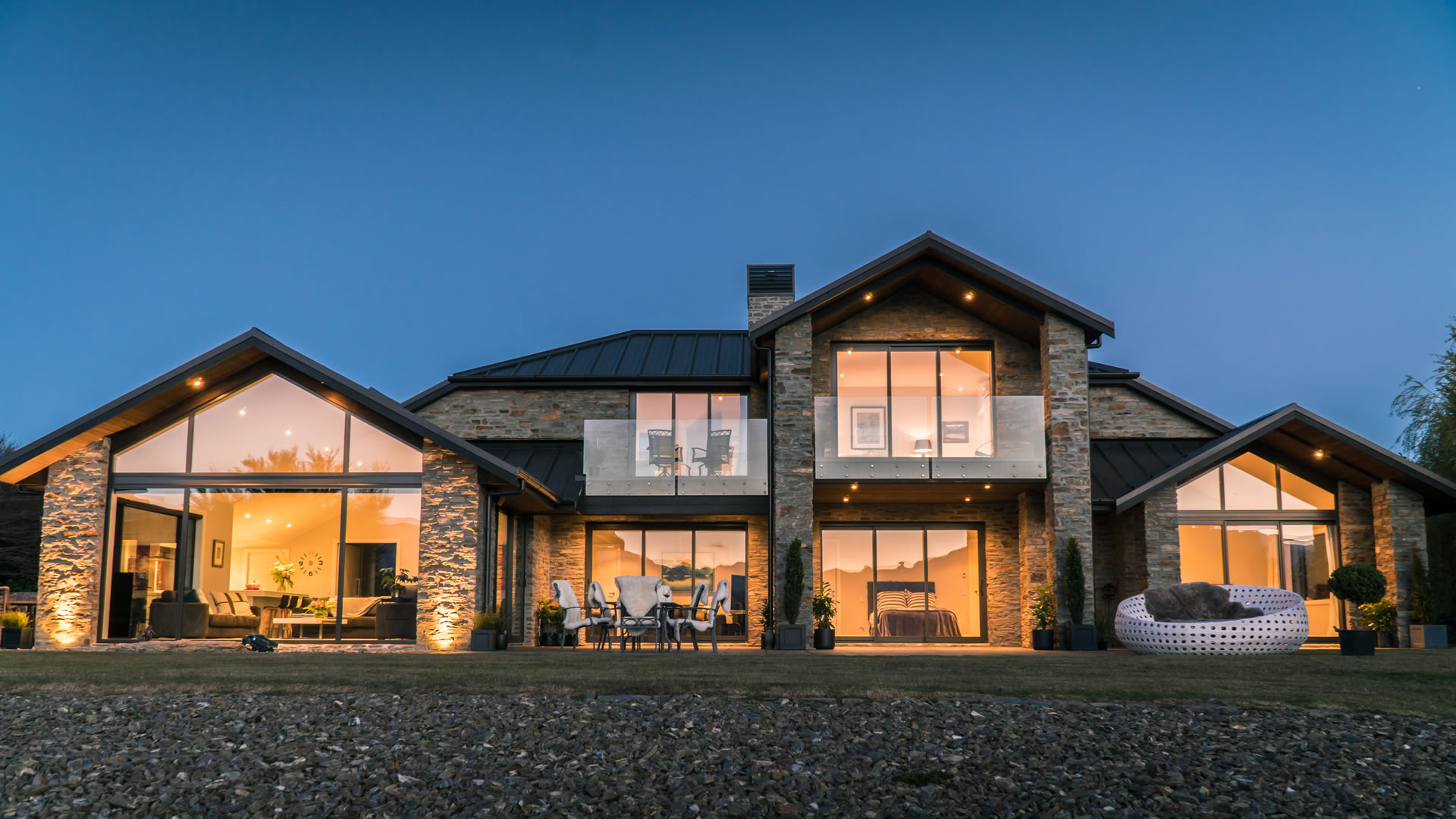 Exterior-Evening-hero