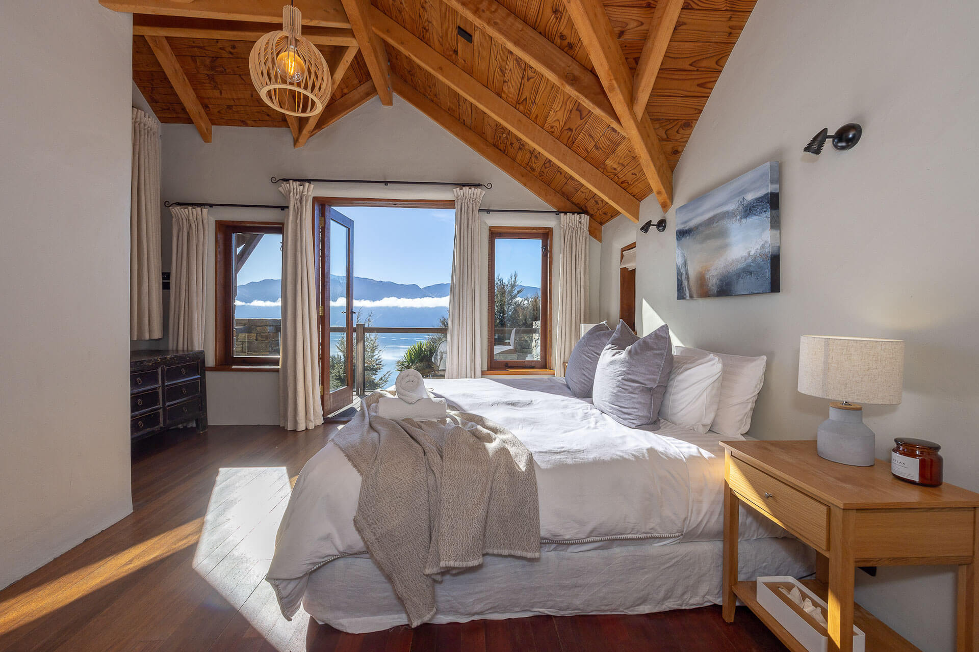 LHV-upstairs-cal-king