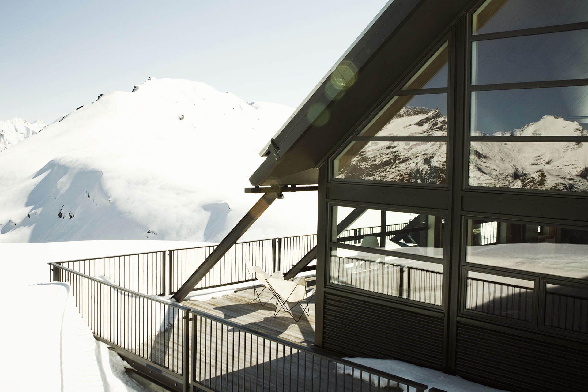 mountain-top-chalet-001