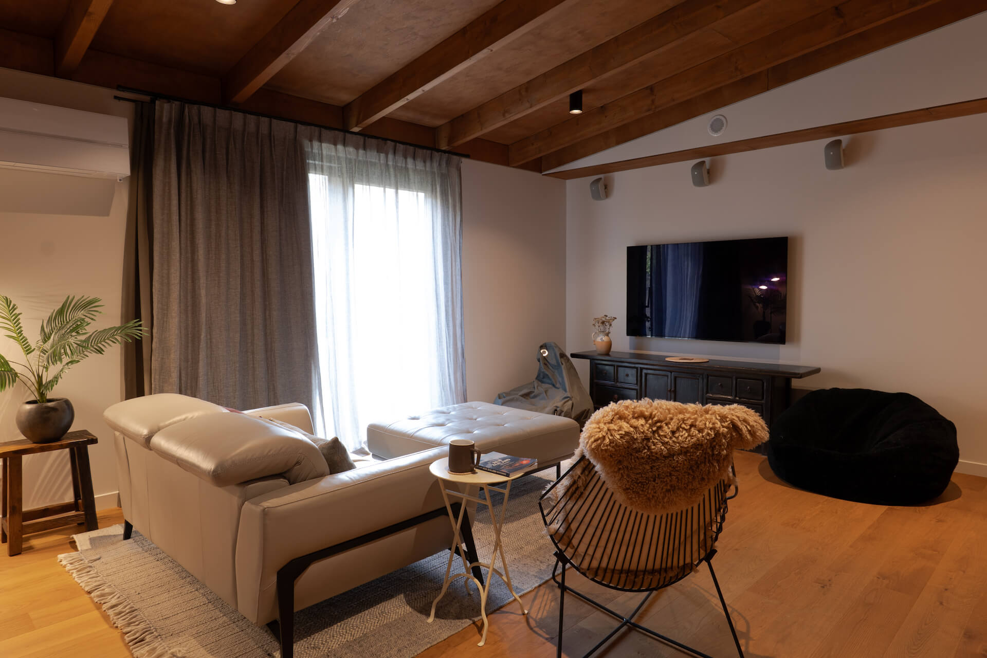 Media_Room_P1011774