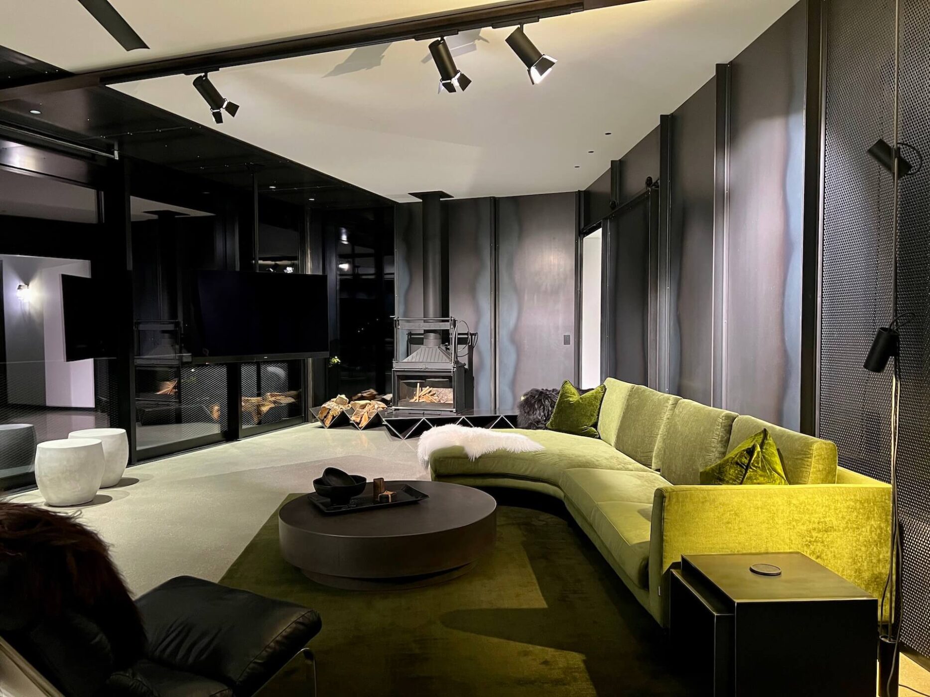 IMG_3942 Lounge Fire