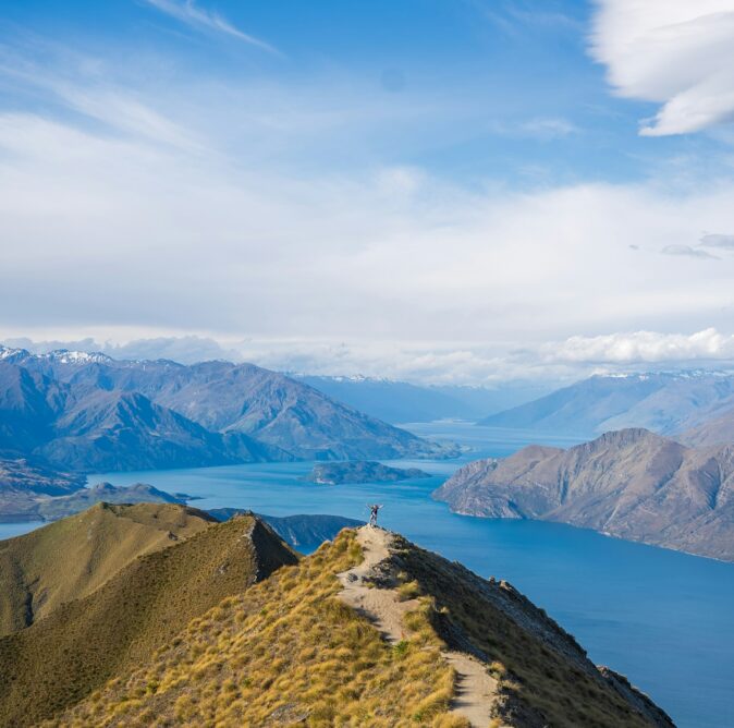 roys-peak-guide-jinhui-chen-LUUYsX1dJBk-unsplash